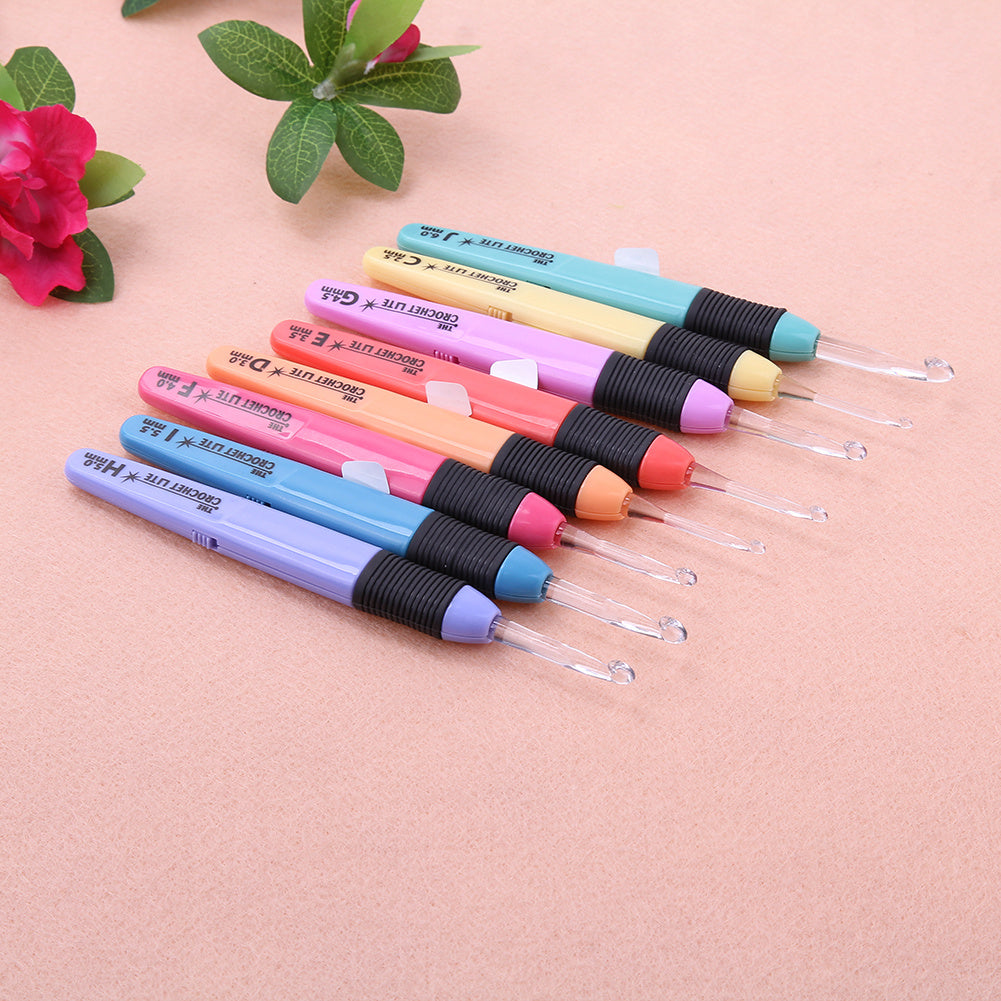 8pcs LED Crochet Hook Set – Multicolor Knitting Needles with Plastic Handle 2.5–6mm