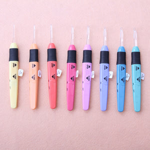 8pcs LED Crochet Hook Set – Multicolor Knitting Needles with Plastic Handle 2.5–6mm