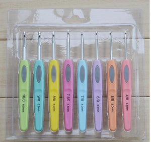 8pcs LED Crochet Hook Set – Multicolor Knitting Needles with Plastic Handle 2.5–6mm